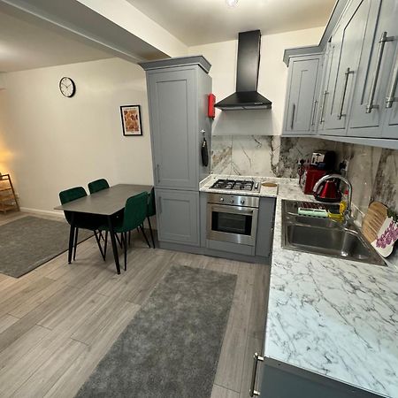 Seven Sisters Hideaway Apartment London Bagian luar foto