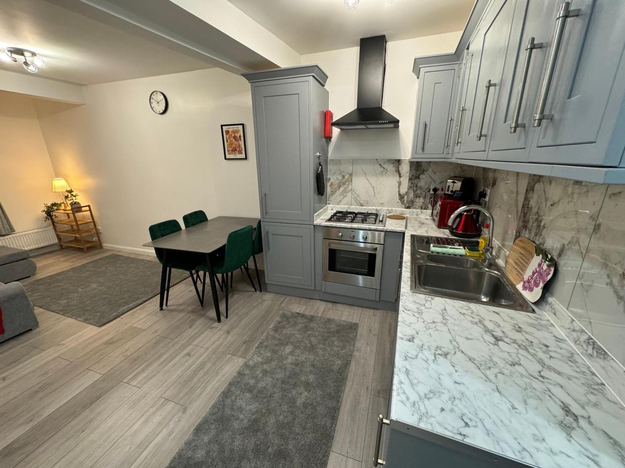Seven Sisters Hideaway Apartment London Bagian luar foto