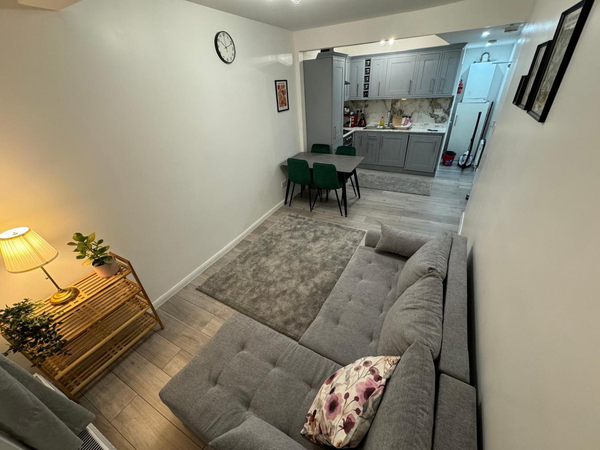 Seven Sisters Hideaway Apartment London Bagian luar foto