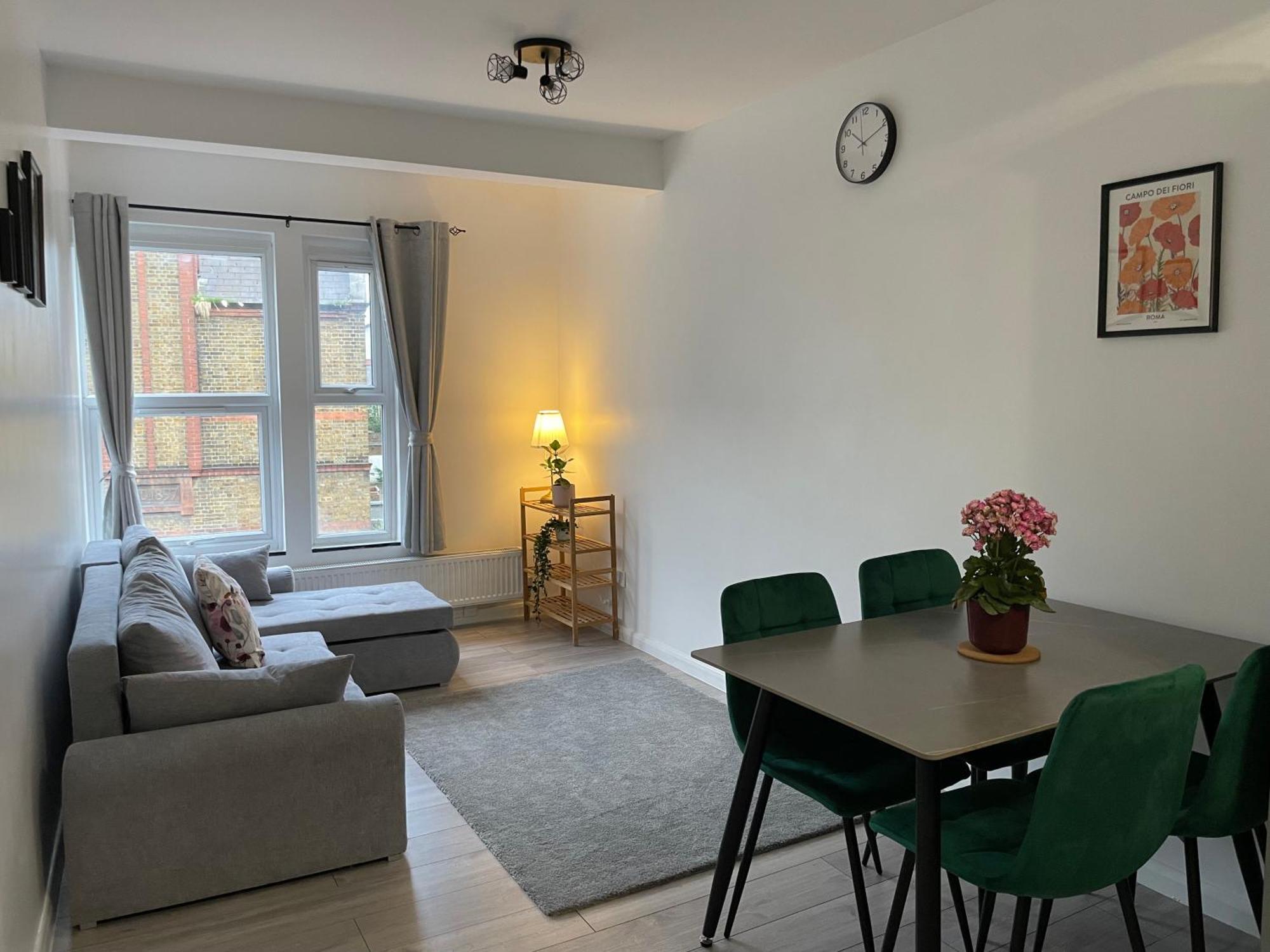 Seven Sisters Hideaway Apartment London Bagian luar foto