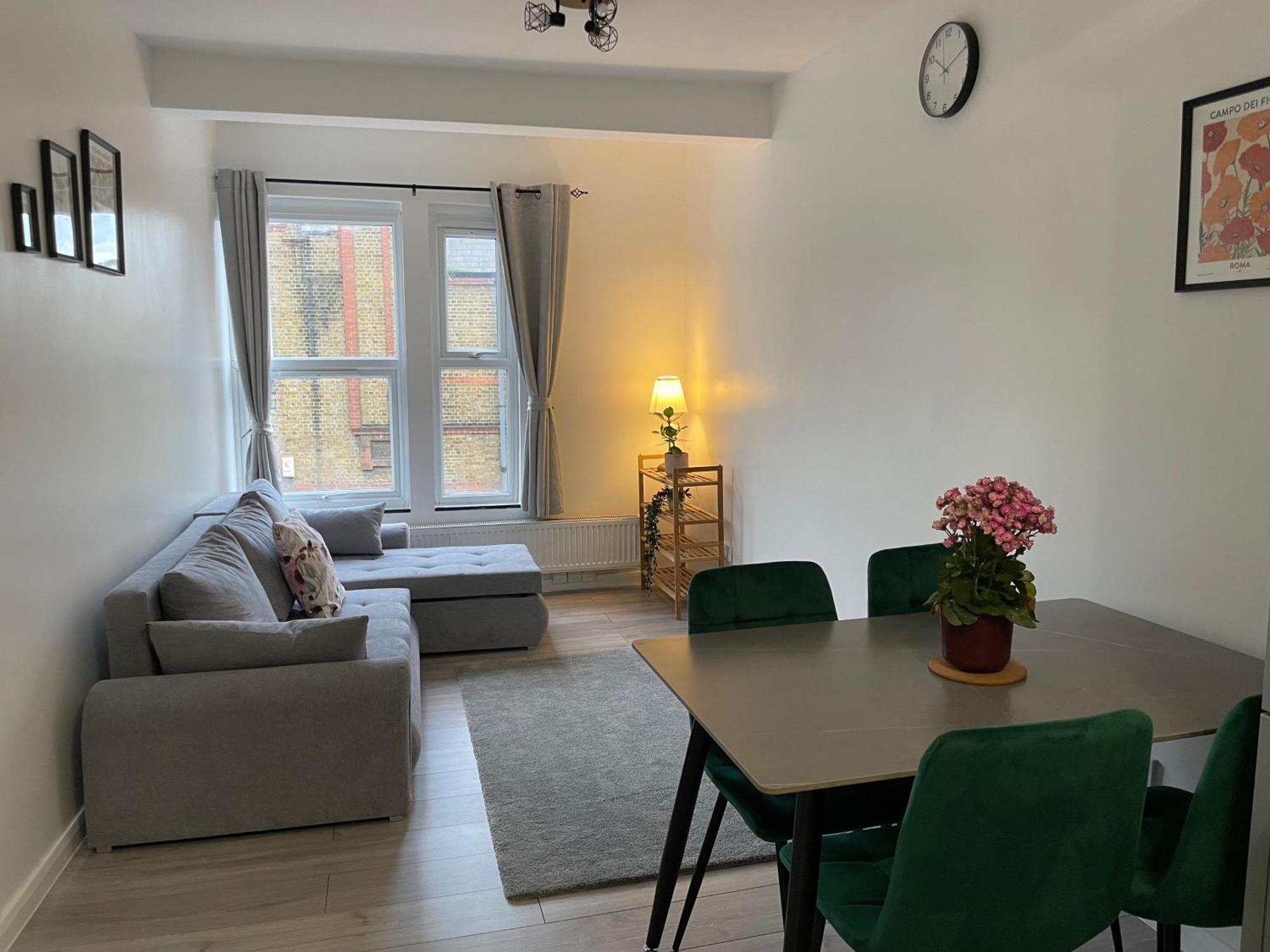 Seven Sisters Hideaway Apartment London Bagian luar foto